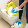 Gyerek WC-ülőke gőzzel történő higiénikus tisztítása a Livington SteamTouch segítségével.